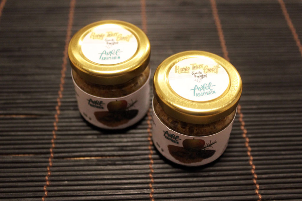 Neu im Sortiment von Conrads Honigland aus der "Honig trifft Senf" Serie die Sorte Apfel-Rosmarin-Honig Senf