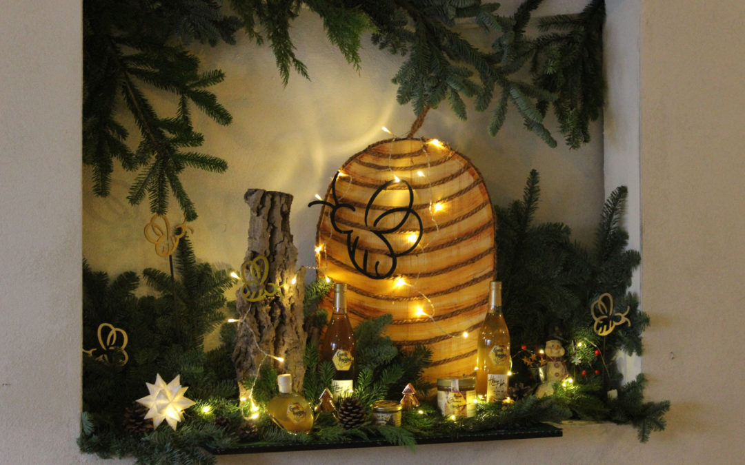 Unser Bienekorb mit Weihnachtlichter Dekoration in Mauerstetten
