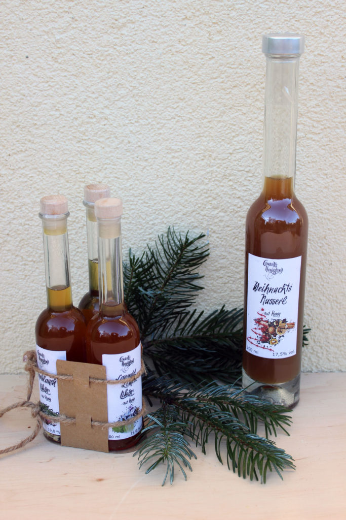 Lavendel-Limette, Fenchel und unsere Eigenkreation Kräuter als 3er Set in der 100 ml Likörflasche und das Honigland Weihnachtsnusserl